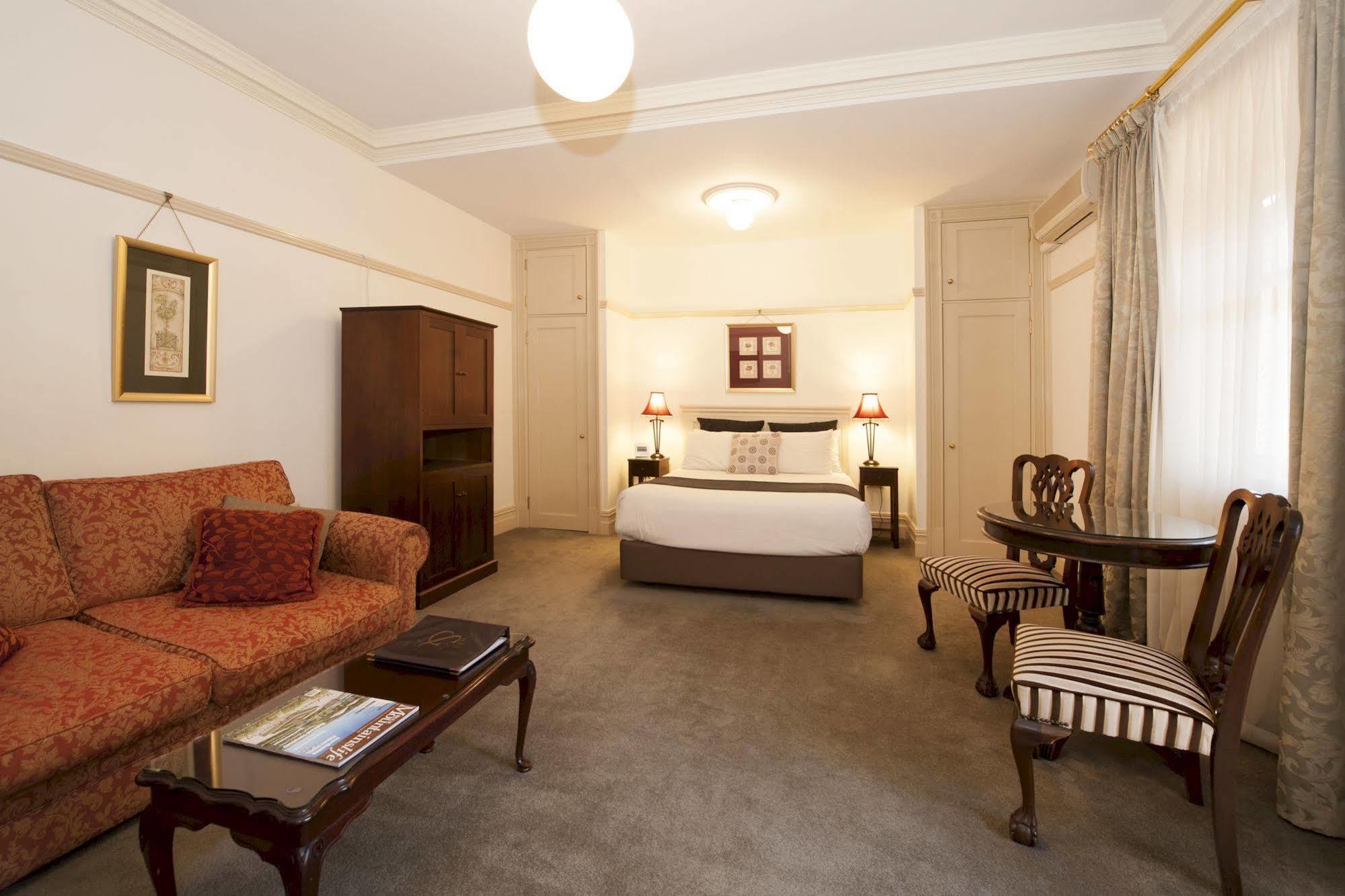 Cobb & Co Court Boutique Hotel Mudgee Exterior photo